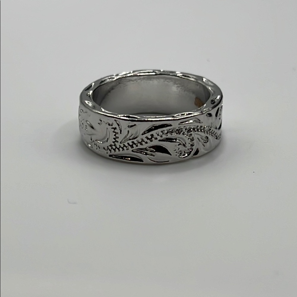 🌙 C730 - 925 Stirling silver ring with intricate details all around